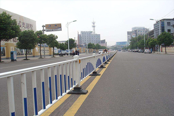 济南不锈钢护栏：道路护栏为什么要用304材料?